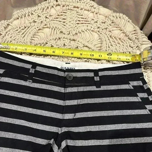 Old Navy women’s striped shorts - Picture 7 of 8